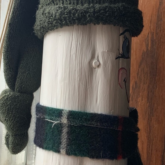 Wood snow guy hand painted Xmas decor - Picture 3 of 3